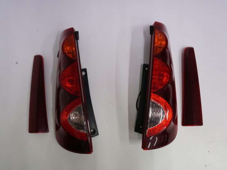 Nissan Note E11 Lift Lampa Tylna Prawa