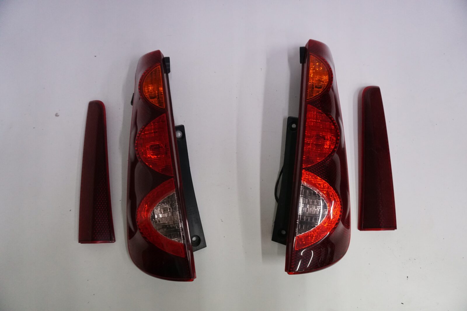 Nissan Note E11 Lift Lampa Tylna Prawa