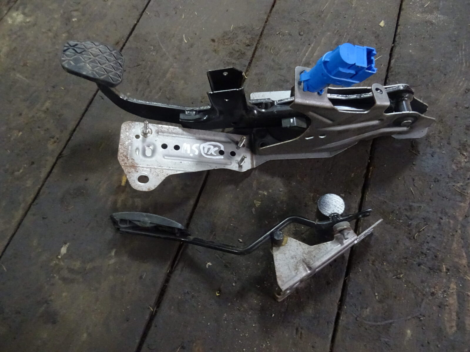 Mazda 5 2005r 1.8b Pedał Gazu Hamulca Europa
