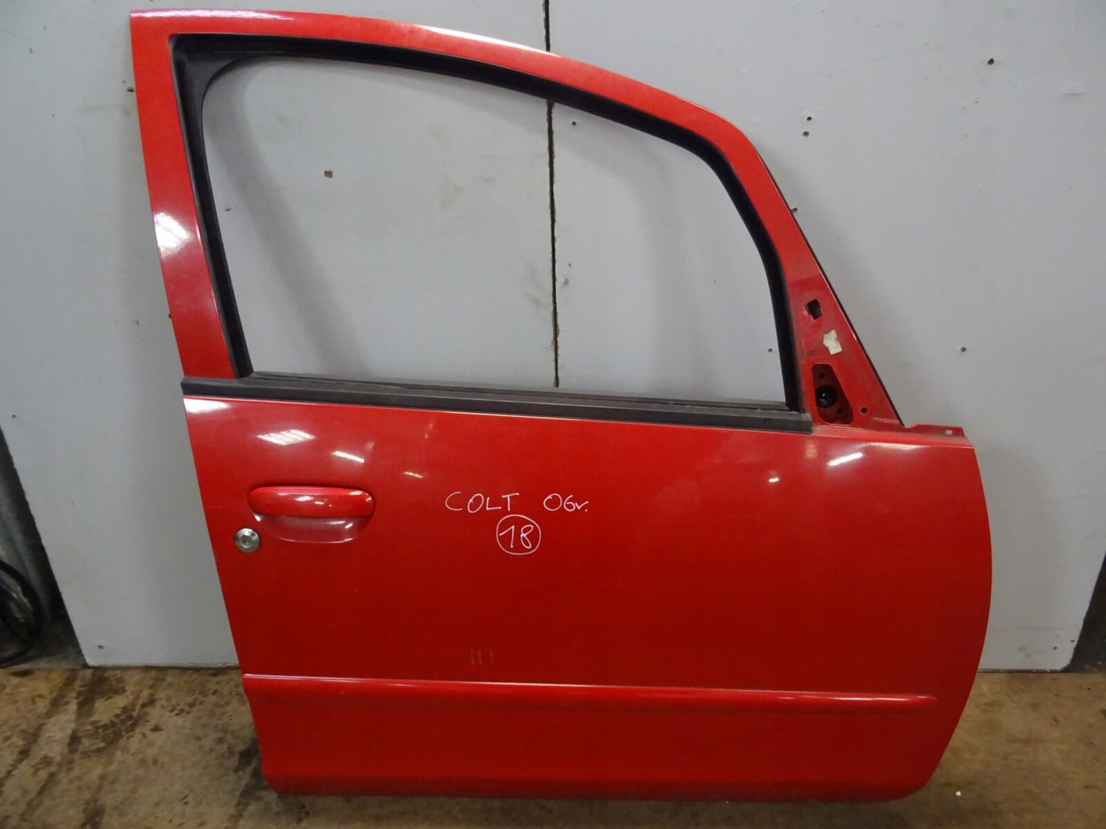 Mitsubishi Colt VI Drzwi Prawe Przednie CZERWONE Nr.18