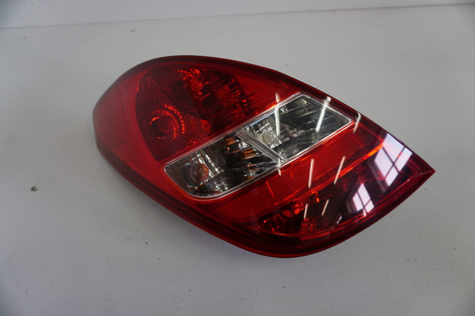 Hyundai I20 Lampa Lewa Tylna 92401-1j000