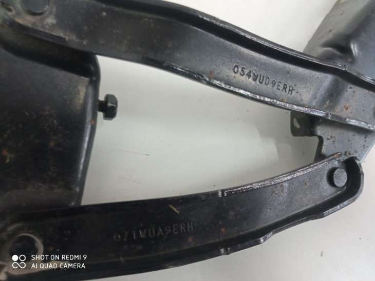 Volvo Xc40 Zawias Maski Prawy 31356753 - Image 3
