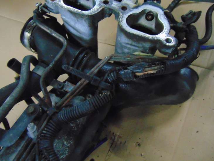 Subaru Impreza Gt Kolektor Wtryskiwacze - Image 5