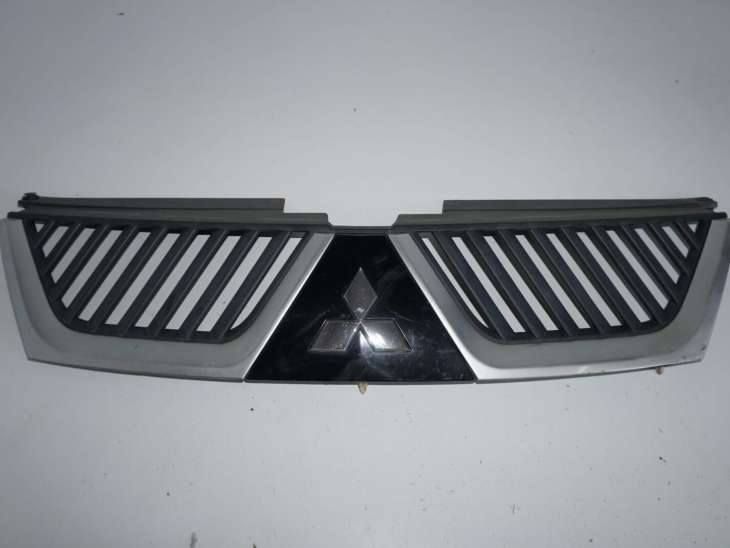 Mitsubishi Outlander II Atrapa Grill 7450a038 7450a037zz