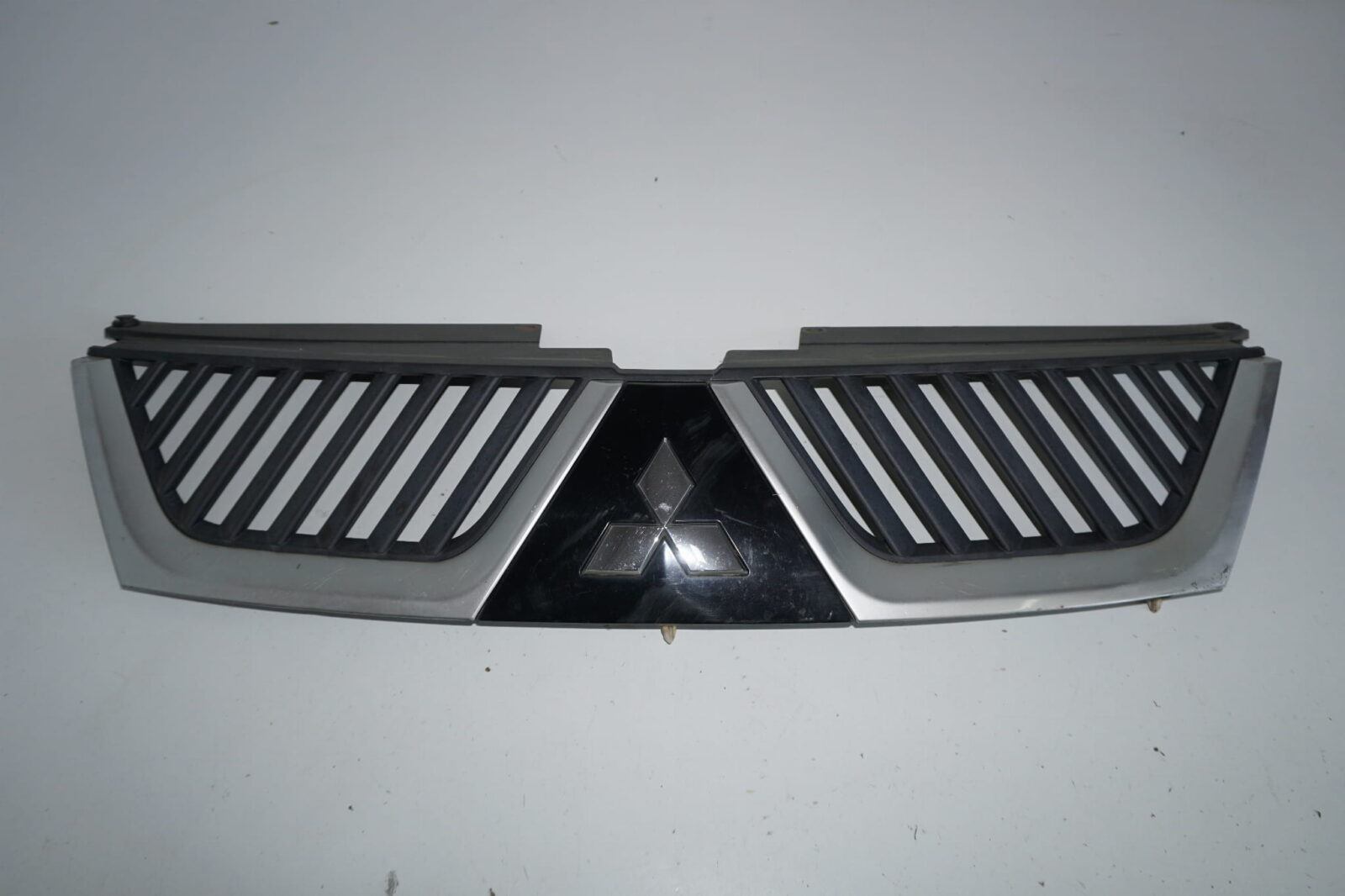Mitsubishi Outlander II Atrapa Grill 7450a038 7450a037zz