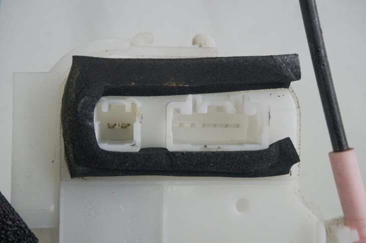 Subaru Legacy V Sedan Zamek Tylny Lewy Nr.33 - Image 3