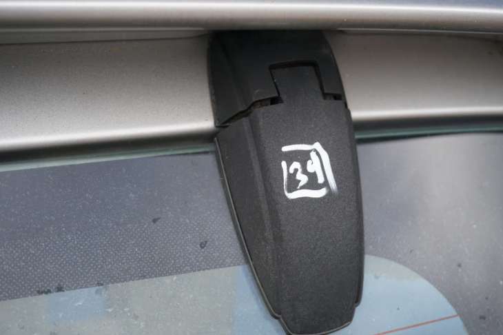 Kia Sorento I Jc Zawias Szyby Klapy Bagażnika - Image 2