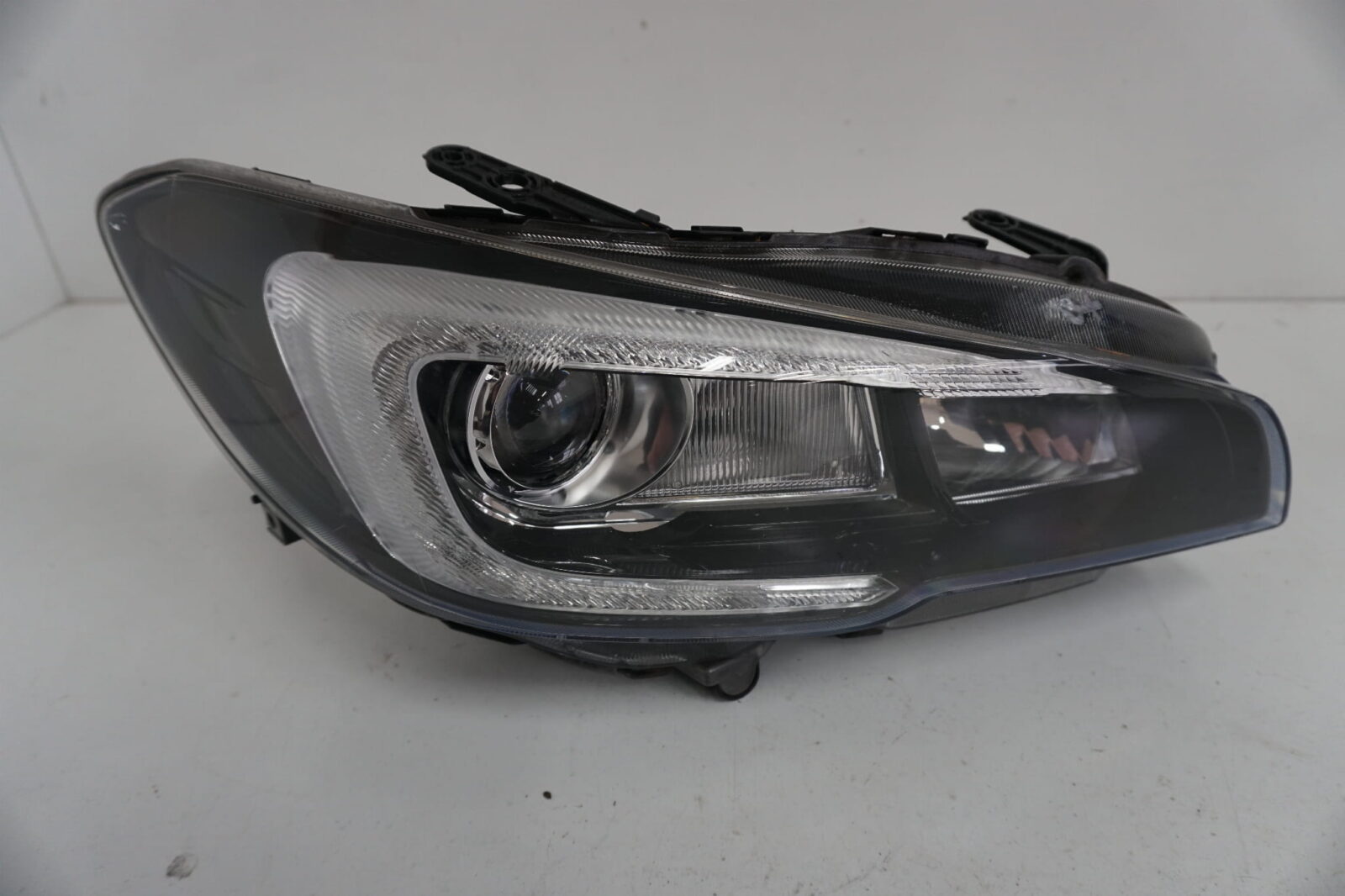 SUBARU LEVORG LAMPA PRAWA PRZEDNIA 84002-VA000 LED UK 2016rok