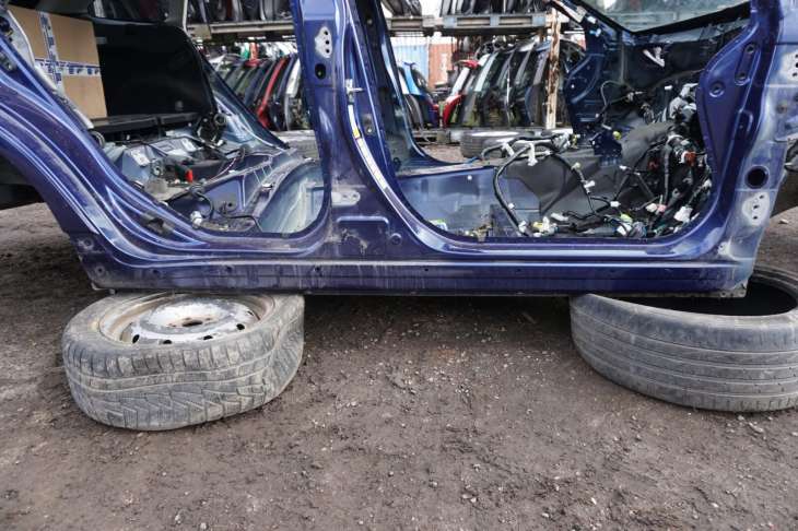 Subaru Levorg Próg Słupek Prawy K3x - Image 4