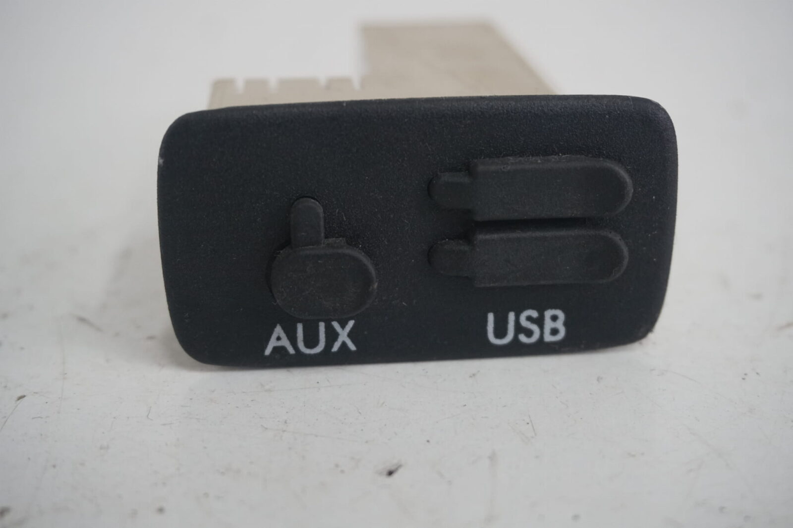 Subaru XV Lift Crosstrek Panel Port Czytnik Aux Usb 86257fl000