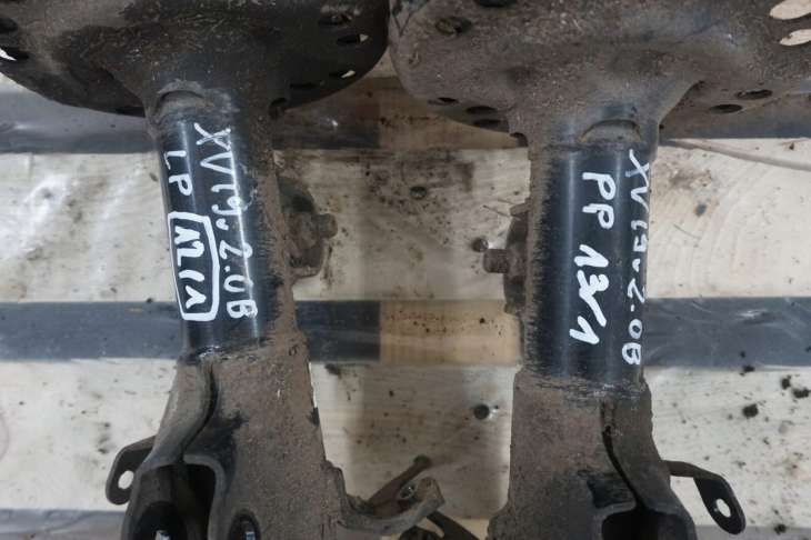 Subaru XV Crosstrek Amortyzatory Przód Lewy Prawy - Image 2