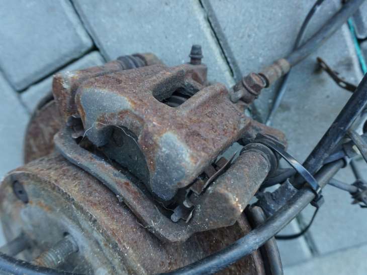 Toyota Corolla E12 Zacisk Hamulcowy Prawa Tylna N7