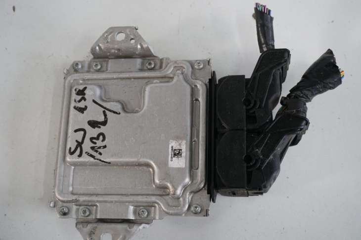 Suzuki Swift Mk7 IV Sterownik Silnika 33910-69L01 - Image 2