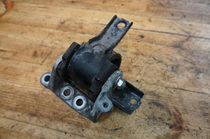 Mitsubishi Asx III 1.8 D 2015r Poduszka Silnika Prawa Engine Cushion Right 4ni3