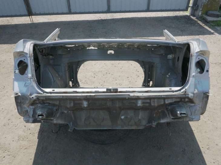 Toyota E11 Sedan Pas Tylny Błotnik