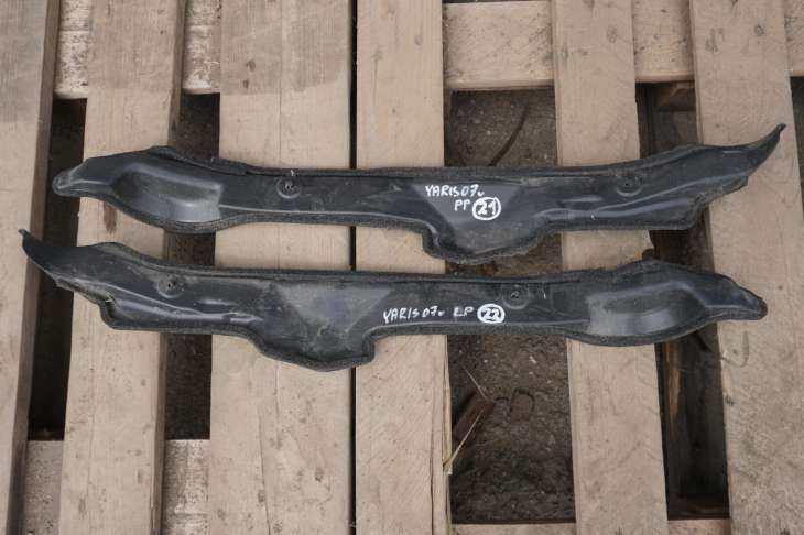 Toyota Yaris II Listwy 53828-52120 53827-52100