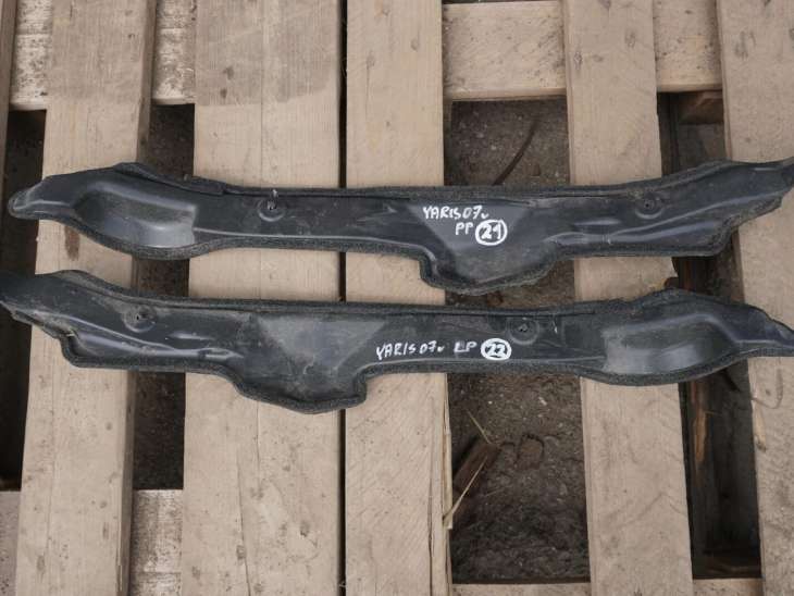 Toyota Yaris II Listwy 53828-52120 53827-52100