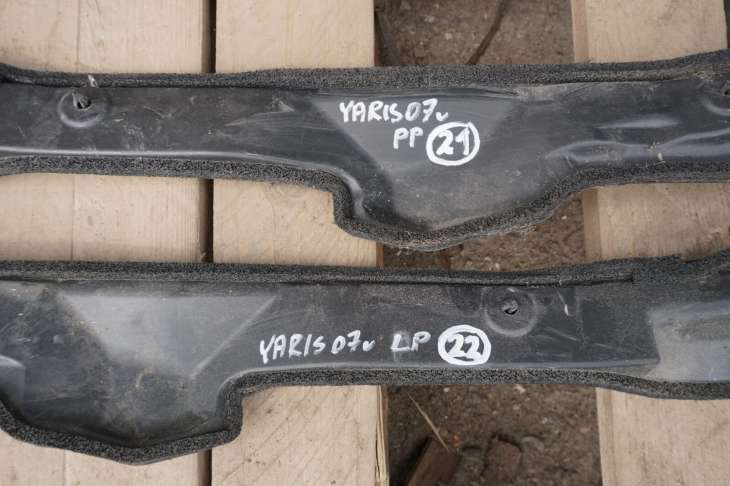 Toyota Yaris II Listwy 53828-52120 53827-52100 - Image 2