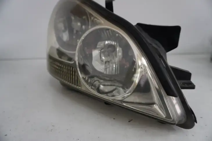 Toyota Avensis Verso 2002r Lampa Prawa Przednia Przód Europa (NR 68) - Image 2
