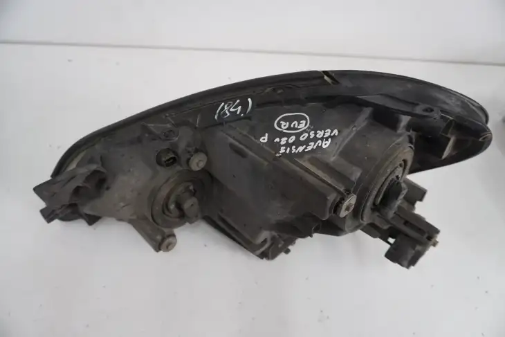 Toyota Avensis Verso 2002r Lampa Prawa Przednia Przód Europa (NR 68) - Image 4