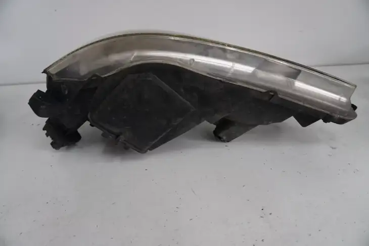 Toyota Avensis Verso 2002r Lampa Prawa Przednia Przód Europa (NR 68) - Image 5
