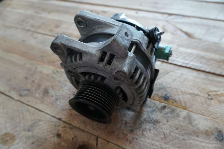 Toyota PreVIa II Alternator 2.4b - Image 2
