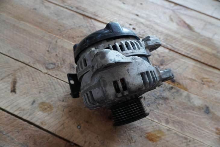 Toyota PreVIa II Alternator 2.4b - Image 4