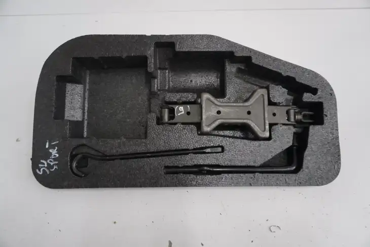 Suzuki Swift Mk6 Zestaw Naprawczy Lewarek Styropian 57k1