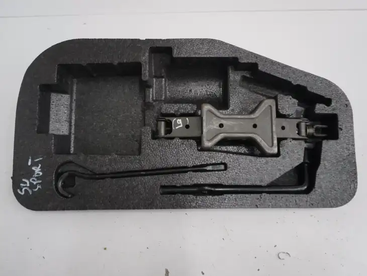 Suzuki Swift Mk6 Zestaw Naprawczy Lewarek Styropian 57k1