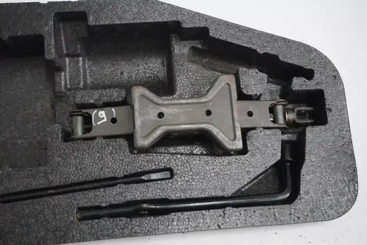 Suzuki Swift Mk6 Zestaw Naprawczy Lewarek Styropian 57k1 - Image 3
