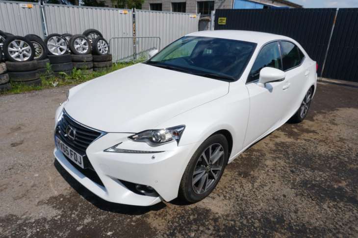LEXUS IS300H III