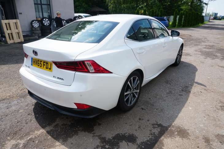 LEXUS IS300H III - obrazek 3