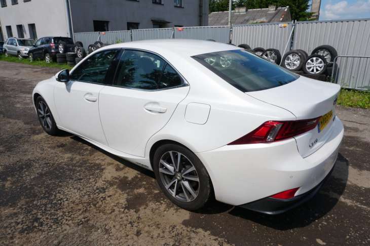 LEXUS IS300H III - obrazek 4