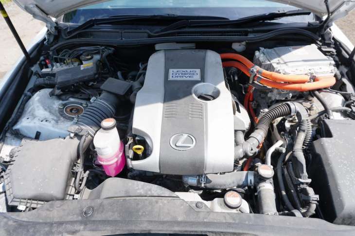 LEXUS IS300H III - obrazek 9