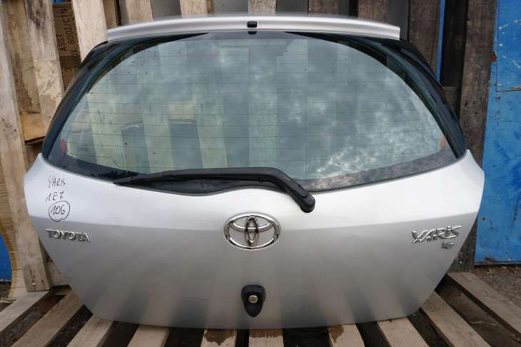 Toyota Yaris II Klapa Bagażnika Szyba 1f8 Mechanizm