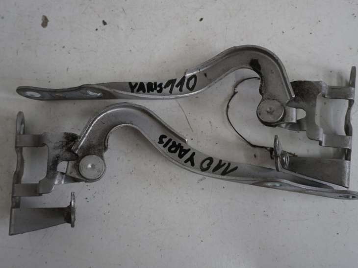 TOYOTA YARIS 2007R ZAWIASY MASKI KOMPLET KołoR 1E7