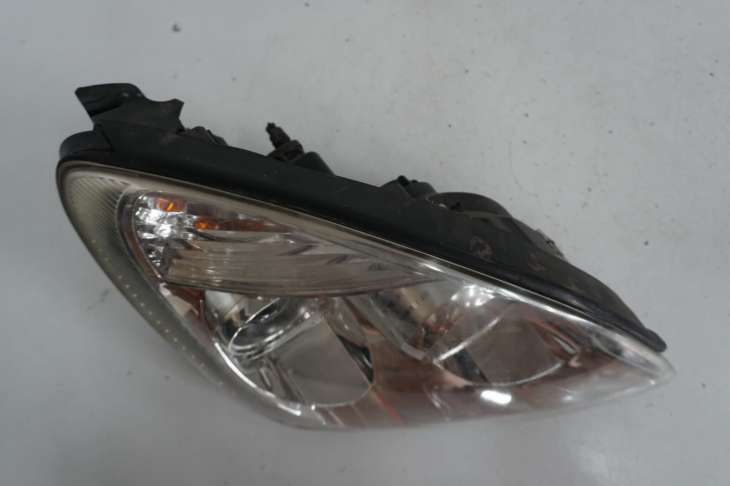 Kia Carens Lampa Prawy Przód Uk 92102-1d0 Numer 99 - Image 4