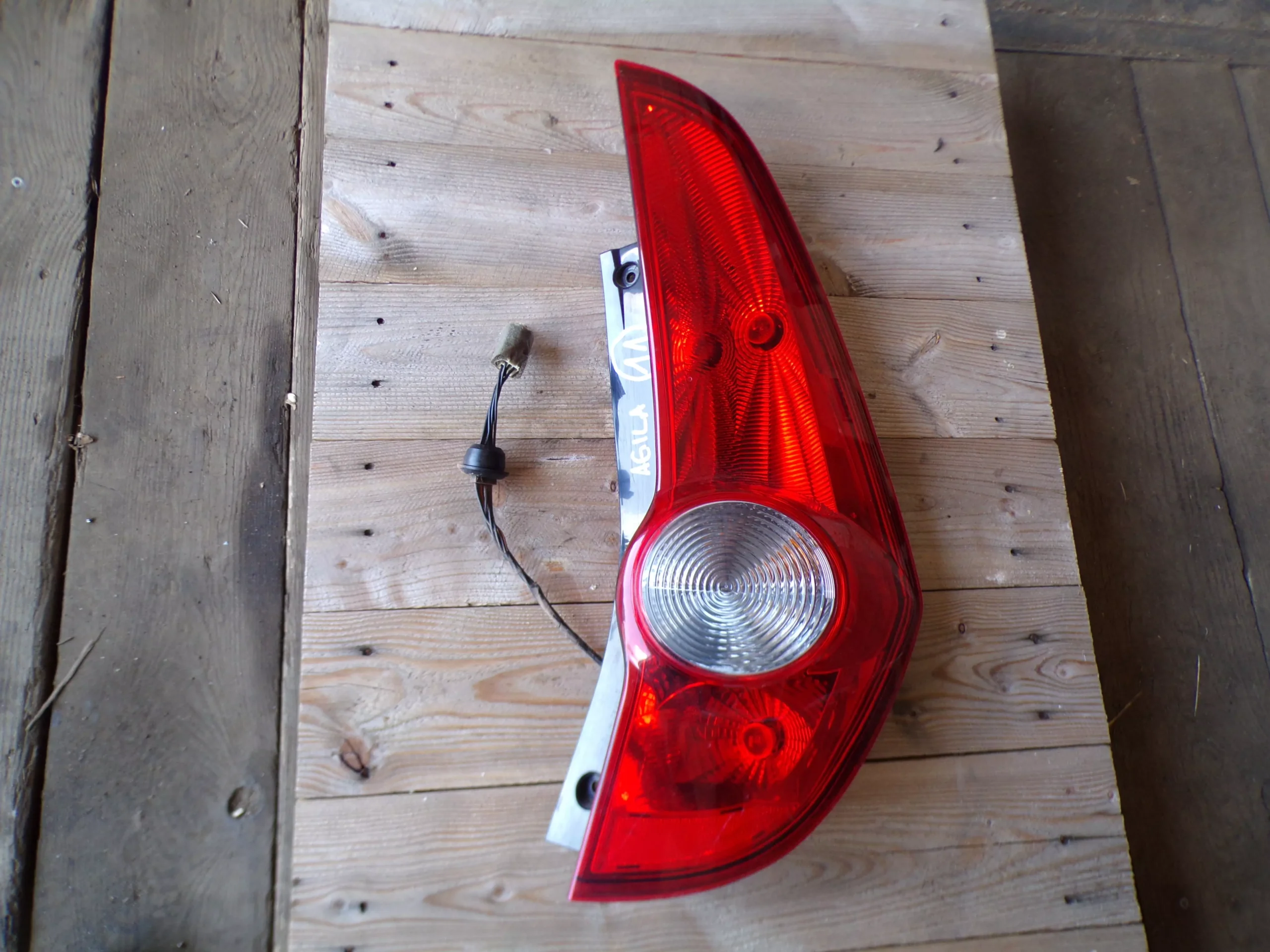 Suzuki Splash Opel Agila Lampa Prawa Tylna Tyl (NR11)