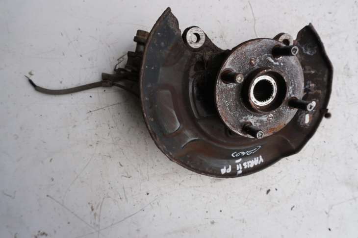 Toyota Yaris II Zwrotnica Lewa Przednia - Image 3