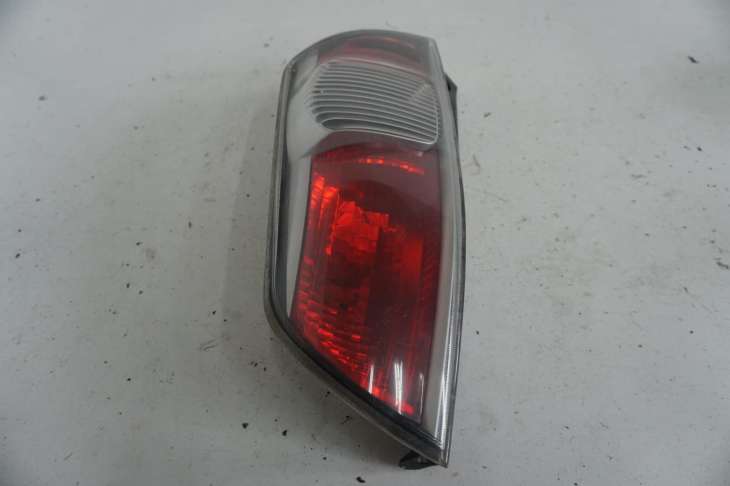 Daihatsu Sirion II Lampa Tylna Prawa Koito 220-51763 - Image 2