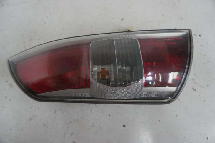 Daihatsu Sirion II Lampa Tylna Lewa Koito 220-51762 - Image 2