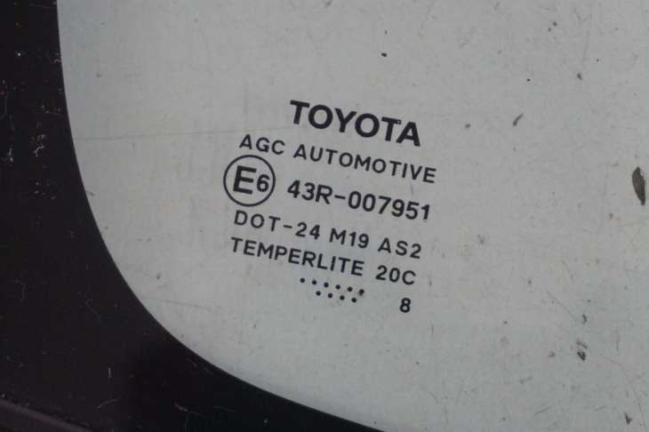 Toyota Auris 2008r Szyba Karoseryjna Prawa Przednia - Image 2