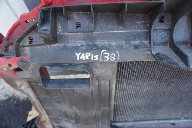 Toyota Yaris II Pas Przedni Chłodnice Wentylator - Image 2