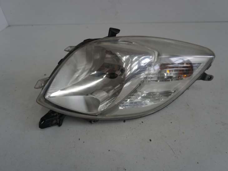 Toyota Yaris II Lampa Lewa Przednia Nr.42 Uk