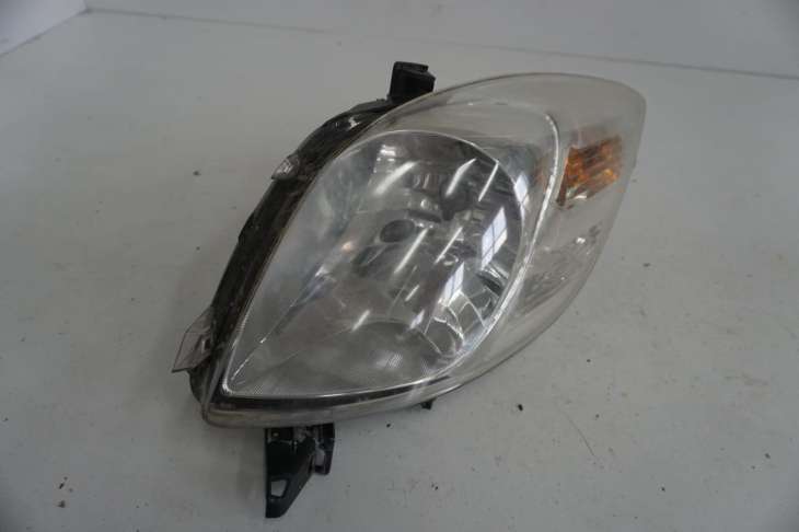 Toyota Yaris II Lampa Lewa Przednia Nr.42 Uk - Image 2