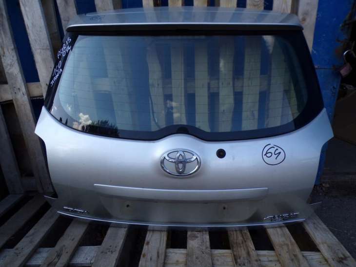 Toyota Auris I E15 Klapa Bagażnika 01c Szyba Nr.64