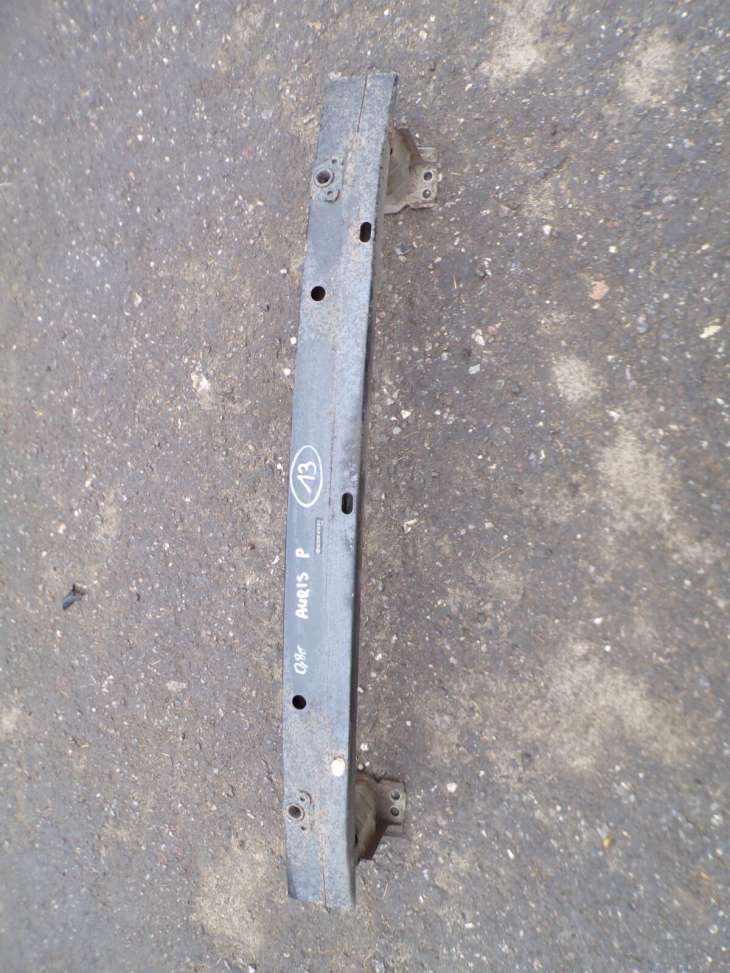 Toyota Auris I Belka Zderzak Przednia