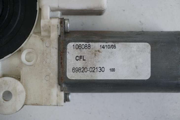 Toyota Corolla Silniczek Szyby 69820-02130 - Image 3