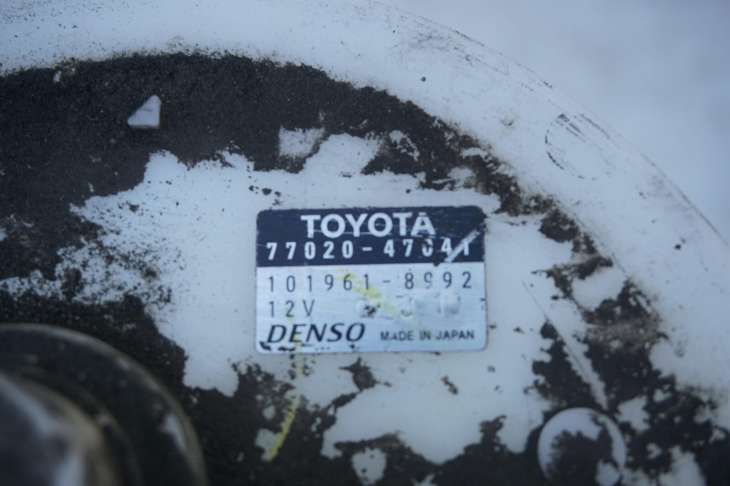 Toyota Prius II 2007r Pompa Paliwa 101961-8992 77020-47041 - Image 2