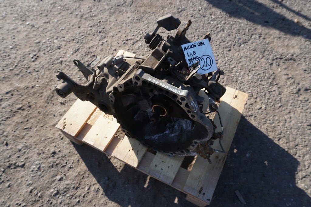 Toyota Auris I E15 Skrzynia Biegów 1.4 benzyna 31115-02030
